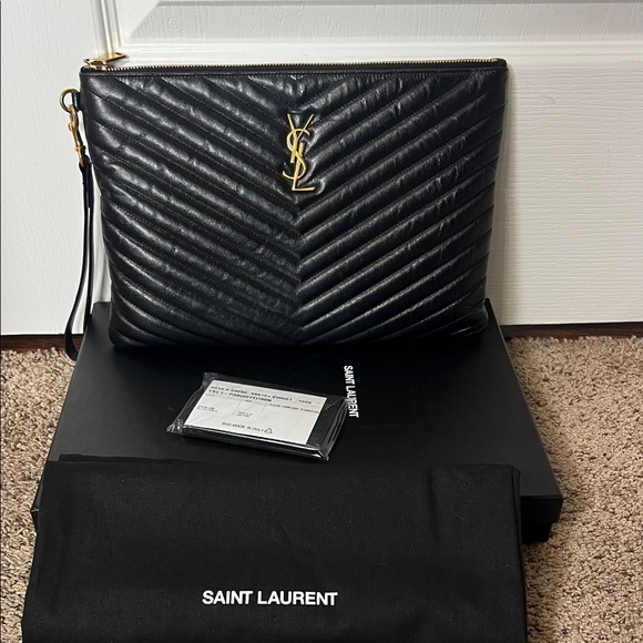 3075 Saint Laurent Black Leather clutch Bag - Picture 1 of 8